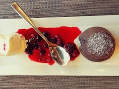 Red Velvet Fudge: कुछ खास तरह के केक खाने का है मन, तो घर पर बनाएं 'रेड वेलवेट फज'