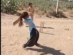 बकरियां चराने वाली 13 साल की लड़की नंगे पैर क्रिकेट के मैदान में गेंदबाजों के छुड़ा रही है छक्के