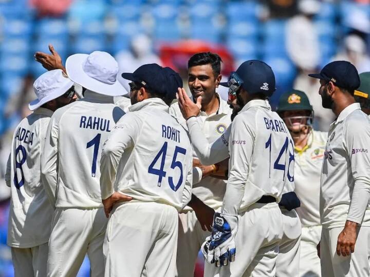 India vs Australia 3rd Test Indore red soil pitch may help australia team not good sign for Team India India vs Australia 3rd Test Indore : इंदूर कसोटीत टीम इंडियाची 'सत्वपरीक्षा'; कांगारुची साथ देऊ शकते लाल मातीची खेळपट्टी