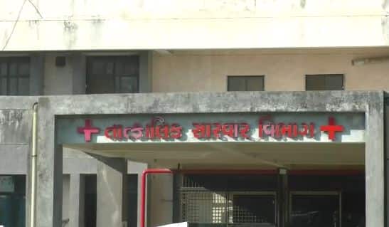 Patan: Wall collapses suddenly while filling building slab, two workers killed Patan: મકાનનો સ્લેબ ભરતી વખતે અચાનક દીવાલ ધરાશાયી, બે શ્રમિકના મોત