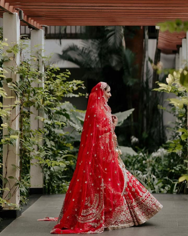 Her lehenga was embellished with motifs along with beautiful zari work at the borders. Her veil also had a broad zari patch that looked beautiful on her. (Image Source: Instagram)