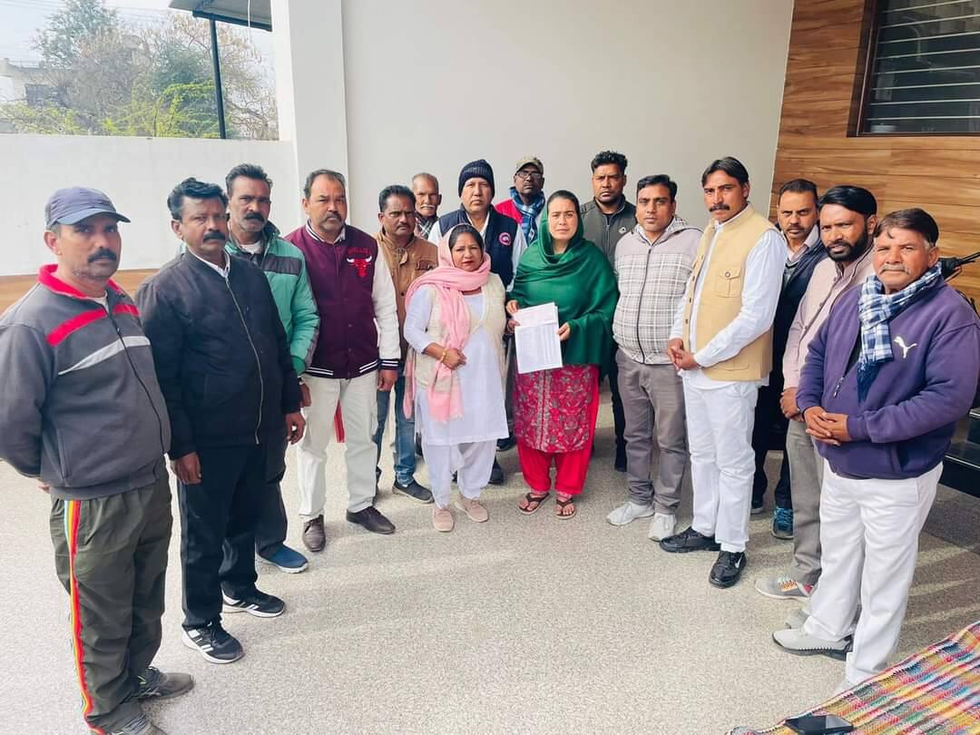 Sangrur news: ਵਿਧਾਇਕ ਨਰਿੰਦਰ ਕੌਰ ਭਰਾਜ ਨੇ 105 ਸਫ਼ਾਈ ਕਰਮਚਾਰੀਆਂ ਦੇ ਰੁਕੇ ਏਰੀਅਰ ਦਾ ਨਗਰ ਕੌਂਸਲ ਰਾਹੀਂ ਕਰਵਾਇਆ ਭੁਗਤਾਨ MLA Narinder Bharaj made the payment of 105 cleaning workers' rent through the city council Sangrur news: ਵਿਧਾਇਕ ਨਰਿੰਦਰ ਕੌਰ ਭਰਾਜ ਨੇ 105 ਸਫ਼ਾਈ ਕਰਮਚਾਰੀਆਂ ਦੇ ਰੁਕੇ ਏਰੀਅਰ ਦਾ ਨਗਰ ਕੌਂਸਲ ਰਾਹੀਂ ਕਰਵਾਇਆ ਭੁਗਤਾਨ