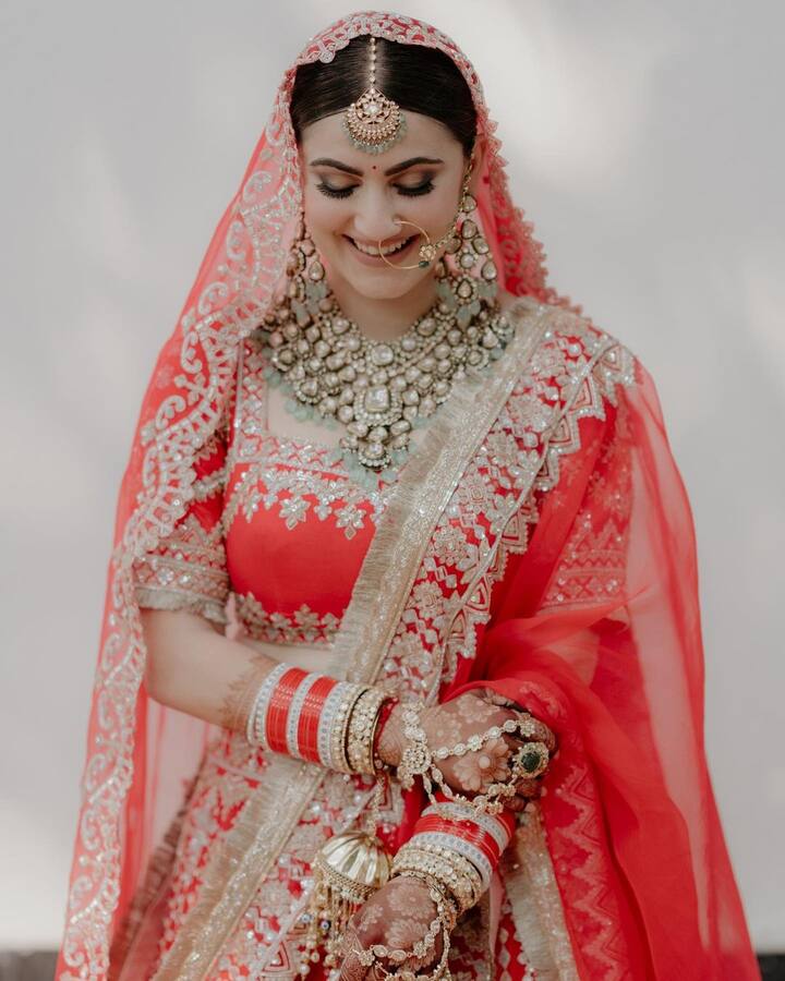 Shivaleeka also wore a maang teeka. She wore subtle makeup while keeping her eyes bold, which make her look really gorgeous in her overall outfit.(Image Source: Instagram)