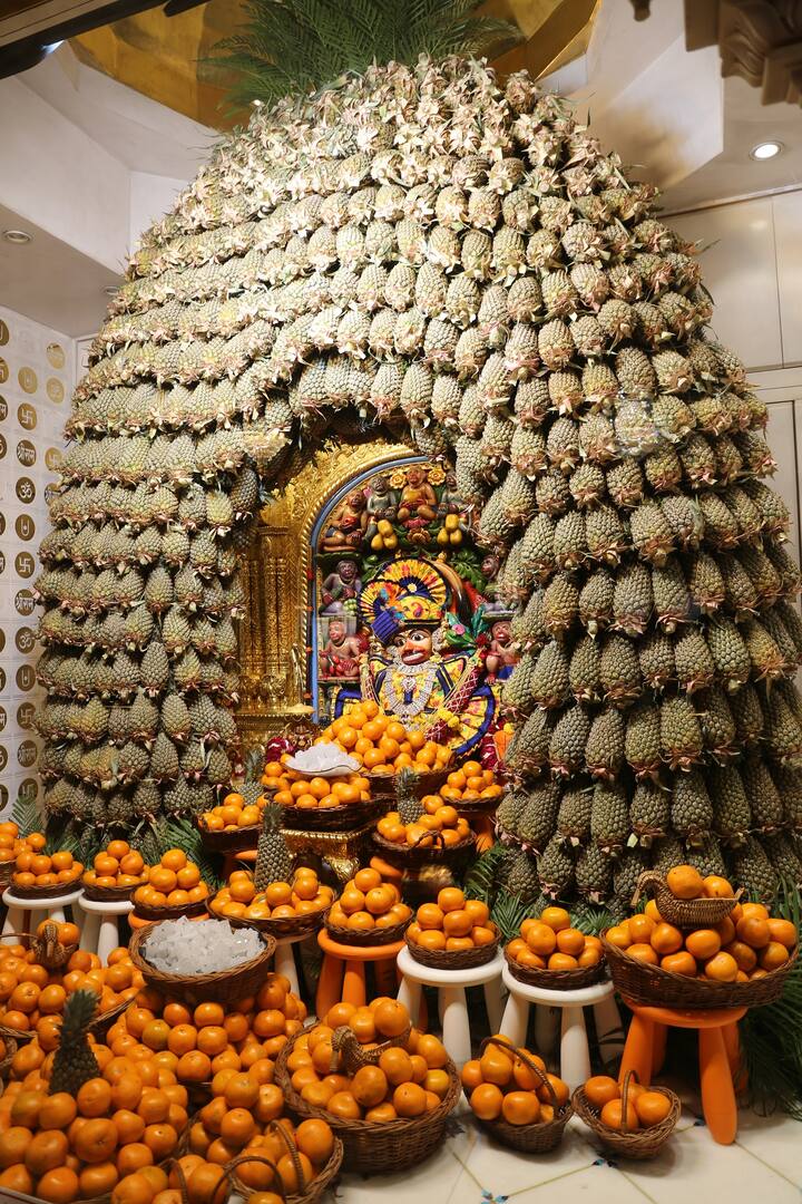 મંગળવારે લાલ અને કેસરી રંગના વસ્ત્રો પહેરવા શુભ માનવામાં આવે છે. તેનાથી મંગલ દોષની અસર ઓછી થાય છે.