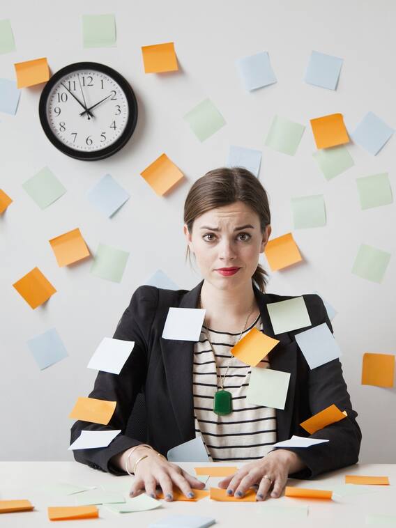 जॉब में छंटनी का डर? तुरंत इन टिप्स पर काम चालू करें