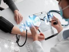 Insurance Policy: હેલ્થ ઈન્સ્યોરન્સ લેતા પહેલા દસ્તાવેજોને સંપૂર્ણ રીતે ચેક કરી લો, નહીં તો ક્લેમ સમયે આવશે સમસ્યાઓ આવશે, આ છે મહત્વની બાબતો