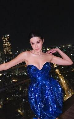 Shanaya Kapoor: ਸ਼ਨਾਇਆ ਕਪੂਰ ਨੇ ਬਲੂ ਆਊਟਫਿਟ 'ਚ ਸ਼ੇਅਰ ਕੀਤੀਆਂ ਗਲੈਮਰਸ ਤਸਵੀਰਾਂ, ਕਰਵੀ ਫਿਗਰ ਦੇਖ ਕੇ ਬੇਤਾਬ ਹੋਏ ਫੈਨਜ਼