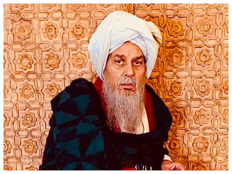 Dharmendra Unveils First Look As Sheikh Salim Chisti From Taj-Royal Blood, Looks Unrecognisable Dharmendra Unveils First Look As Sheikh Salim Chisti From Taj-Royal Blood, Looks Unrecognisable