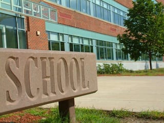 ​Army Schools: क्यों आम स्कूलों से अलग होते हैं आर्मी स्कूल, कौन सी चीज उन्हें बनाती है बेहद खास