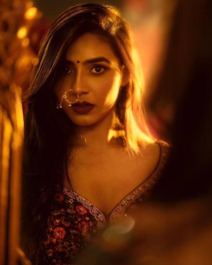 మత్తు కళ్లతో మాయ చేస్తున్న ‘కాంతార’ బ్యూటీ సప్తమి గౌడ - Image Credit: Sapthami Gowda/Instagram