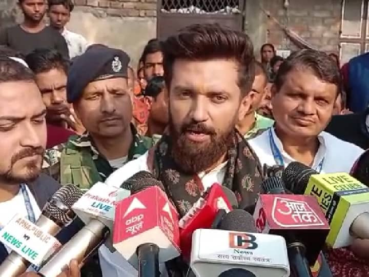 Chirag Paswan in Muzaffarpur Attacks Nitish Kumar Regarding a Murder Case in Which Mohammad Israil Mansuri Allged For Killing ann Chirag Paswan ने नीतीश पर साधा निशाना, कहा- 'मर्डर केस में आरोपी को संरक्षण दे रहे CM', मंत्रिमंडल विस्तार पर भी प्रतिक्रिया