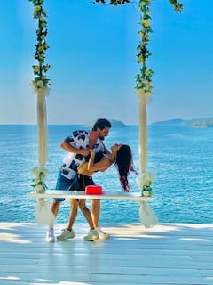 Rudrajit Promita: নীল সমুদ্রের ধারে কেক কাটা, ফুলের দোলনা, রুদ্রজিৎ-প্রমিতার বিশেষ দিনের এক্সক্লুসিভ অ্যালবাম