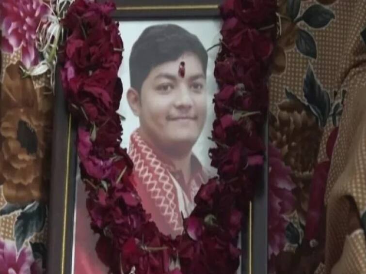 IIT Student Suicide Dalit Was Humiliated By Friends Family reveal shocking information IIT Suicide : அய்யோ அய்யோவென.. ஐஐடியை உலுக்கும் சாதிய பாகுபாடு குற்றச்சாட்டுகள்? மாணவனின் குடும்பத்தினர் அதிர்ச்சி தகவல்..!