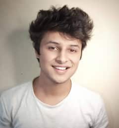 Nitish Bhaluni Profile: तारक मेहता में हुई इस हैंडसम हंक नये टप्पू की एंट्री, जानिए कौन हैं नीतीश भलूनी?