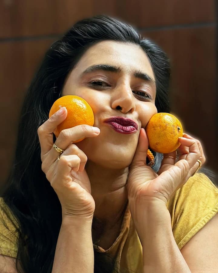 'గృహలక్ష్మి' సీరియల్ లో తులసిగా నటిస్తోన్న కస్తూరి బుల్లితెరపై కూడా మంచి గుర్తింపు తెచ్చుకుంది. టాప్ 5 తెలుగు సీరియల్స్ లో గృహలక్ష్మి కూడా ఉందంటే అదంతా కస్తూరి నటనే అంటారు ప్రేక్షకులు.