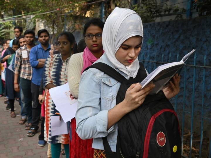 Government approved checking errors in SSC and PCS exams in the lead of justice ann Uttrakhand Exams: न्यायाधीश की निगरानी में होगी परीक्षाओं में गड़बड़ी की SIT-STF जांच, सरकार ने पूरी की युवाओं की मांग