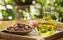 Almond oil : முகத்தை பராமரிக்க உதவும் பாதாம் எண்ணெய்... சில நன்மைகள்...