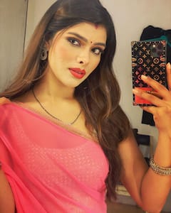 Bhojpuri News: क्या शादीशुदा हैं 'गंदी बात' की हीरोइन Mahima Gupta ? वैलेंटाइन पर सिंदूर लगाए नजर आईं एक्ट्रेस