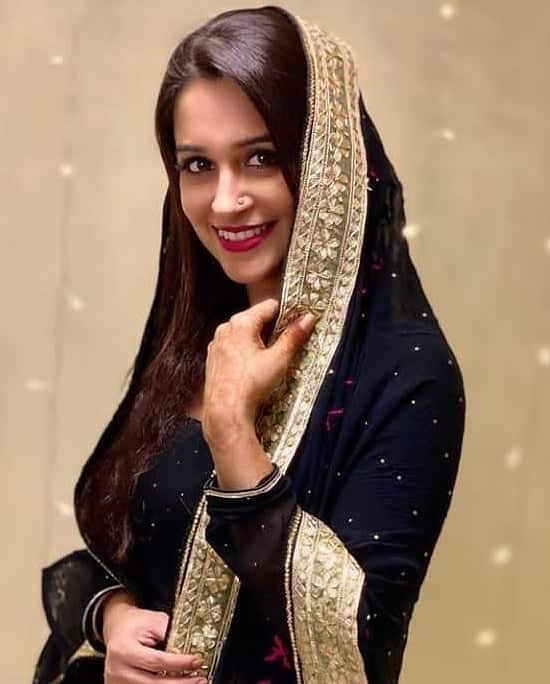 सबसे पहले दीपिका कक्कड़ की बात की जाए तो आपको बता दें कि उनका भी एक यूट्यूब चैनल है और उस पर वह व्लॉगिंग करती हैं. उनके यूट्यूब चैनल का नाम है दीपिका की दुनिया. (Photo- Instagram)