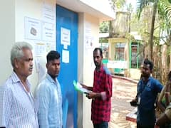 திடீரென மூடப்பட்ட ஆதார் மையங்கள் - சீர்காழியில் பொதுமக்கள், மாணவர்கள் அவதி!