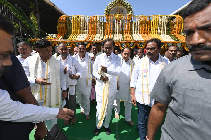 స్థల పురాణం పుస్తకాలను ముద్రించాలని, రాస్ట్రంలోని అన్ని ఆలయాల స్థల పురాణ పుస్తకాలు ఉండేలా అందుబాటులో ఉండేలా చూసుకోవాలని అధికారులకు సూచించారు.