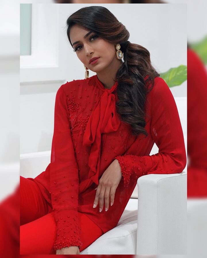 एरिका फर्नांडिस ने सीरियल कसौटी जिंदगी से अपनी एक नई पहचान बनाई है और घर-घर में जाने जानी लगी हैं. बता दें कि एक्ट्रेस भी यूट्यूब चैनल चलाती हैं. एक्ट्रेस का यूट्यूब चैनल उन्हीं के नाम से है. (Photo- Instagram)