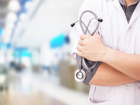 દેશમાં કોરોના મહામારી બાદ હવે લોકો સ્વાસ્થ્ય વીમા અંગે જાગૃત થયા છે. દરેક વ્યક્તિ માટે તેના પરિવારના સ્વાસ્થ્યનું રક્ષણ કરવું જરૂરી બની ગયું છે.