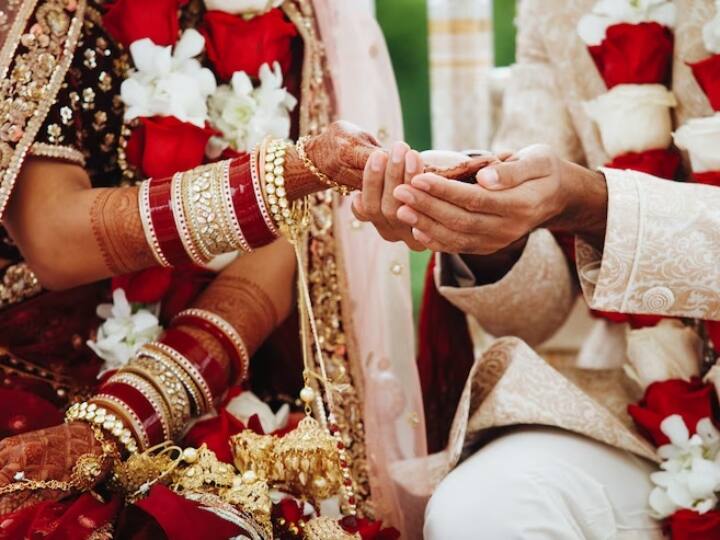 india bhutan cross border weddings Girls not able to go in laws house after marriage Reason SDF भारत में शादी करने के बाद बीवी को अपने देश नहीं ले जा पा रहे भूटान के लड़के, सरकार मांग रही 1200 रुपये रोज