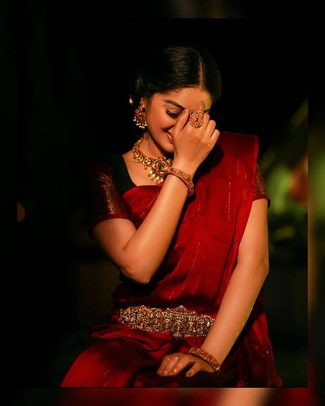 2004 ஆம் ஆண்டில், மாடலிங் போட்டி ஒன்றில் கலந்து கொண்ட இவர், தனியார் மென்பொருள் நிறுவனத்தில் சில காலம் வேலை பார்த்தார்.