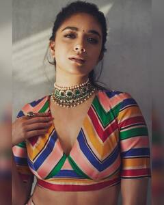 Keerthy Suresh: கீர்த்தி சுரேஷின் கண்கவர் போட்டோஷூட்..ஆச்சரியத்தில் ரசிகர்கள்..வைரலாகும் புகைப்படங்கள்!