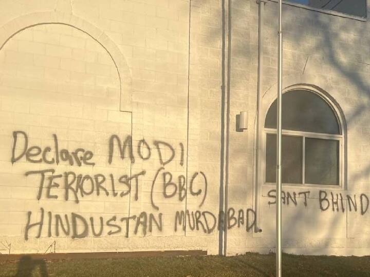 The vandalism of the Ram Mandir in Mississauga, Canada with anti-Indian graffiti has sparked protests between the two countries. Hindu Temple Attack At Canada: மீண்டும் ஒரு தாக்குதல்.. கனடாவில் தொடரும் இந்தியாவிற்கு எதிரான வெறுப்புவாதம்..