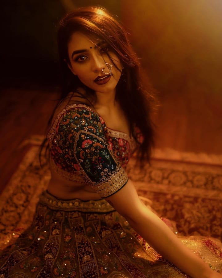 మత్తు కళ్లతో మాయ చేస్తున్న ‘కాంతార’ బ్యూటీ సప్తమి గౌడ - Image Credit: Sapthami Gowda/Instagram