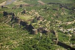 कभी हुआ करते थे भारत की शान, आज पाकिस्तान में हैं ये पांच आलीशान किले