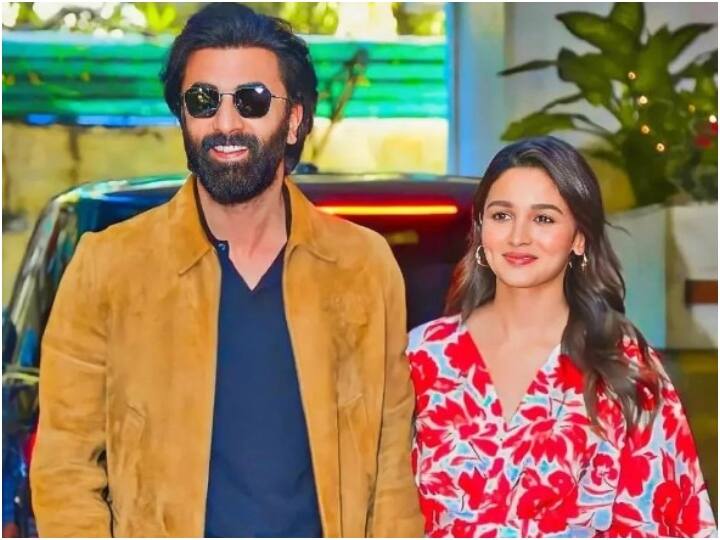 Ranbir Kapoor wishes wife Alia Bhatt and daughter Raha Kapoor Valentine Day during the promotion of Tu Jhoothi ​​Main Makkar in Delhi Ranbir Kapoor ने लाइव कॉन्सर्ट में Alia Bhatt और बेटी राहा को विश किया वैलेंटाइन, बोले- 'आई मिस यू'