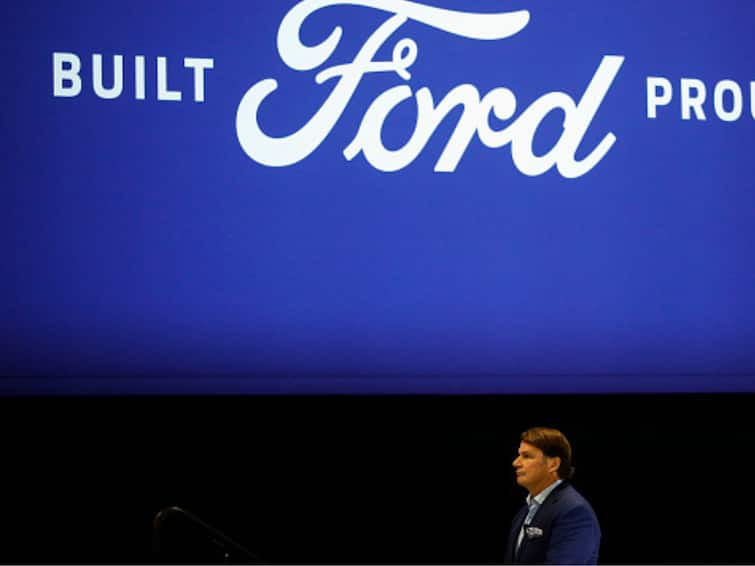 Ford to layoff 3,800 employees in UK, Germany and other Europe offices over the next three years Ford Layoffs: હવે ફોર્ડ કરશે 3800 કર્મચારીઓની છટણી, જાણો ક્યા લોકો પર લટકી રહી છે બેરોજગારીની તલવાર?