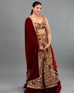 Sapthami Gowda: कांतारा फेम सप्तमीचा ग्लॅमरस अंदाज; फोटोवरुन नजर हटणार नाही!