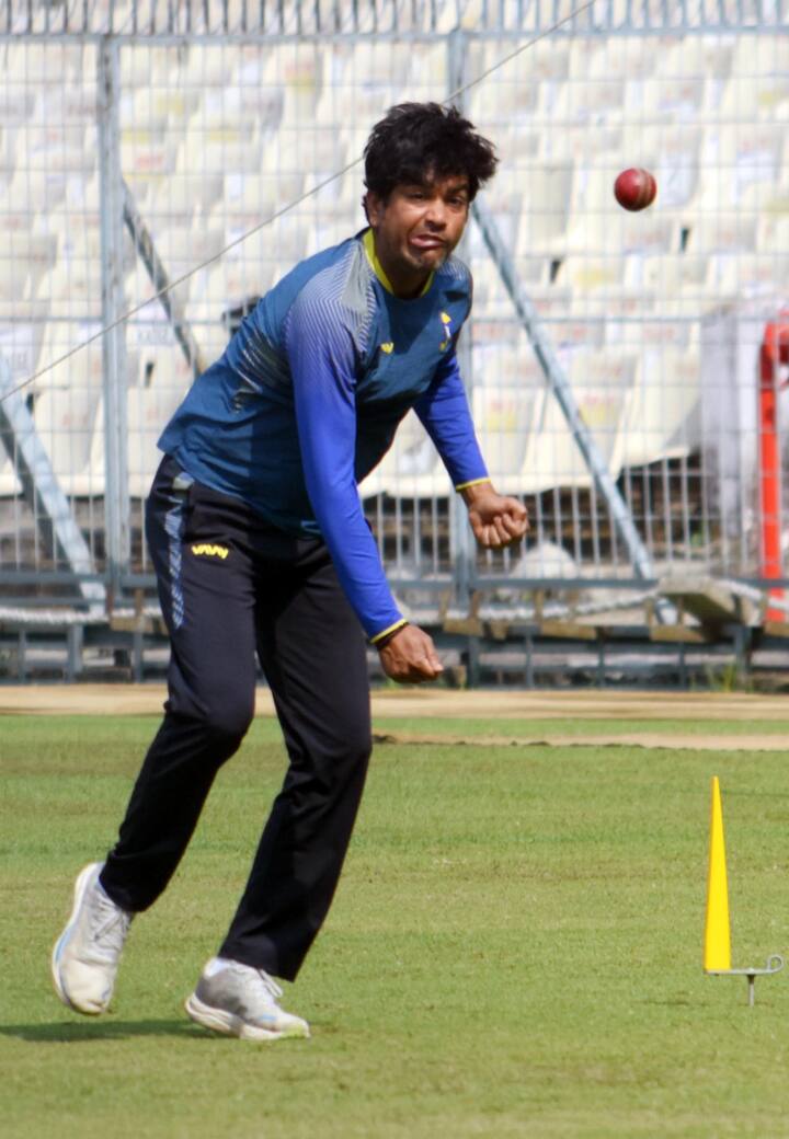 পরে বাংলার অধিনায়ক মনোজ তিওয়ারি বললেন, 'শাহবাজের জ্বর এসেছিল। চিকিৎসক পরীক্ষা করেছেন। ওকে বিশ্রামে থাকতে বলা হয়েছিল। সেই কারণে প্র্যাক্টিসে খুব বেশি গা ঘামায়নি। তবে ও ফিট। ফাইনালে খেলবে।' বঙ্গ অধিনায়কের যে কথা স্বস্তি দিচ্ছে বাংলার ক্রিকেটপ্রেমীদের।