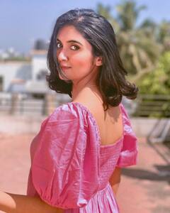 Rinku Rajguru: आताच बया का बावरलं... 'गुलाबी' लूकमध्ये रिंकू राजगुरू दिसतेय भन्नाट