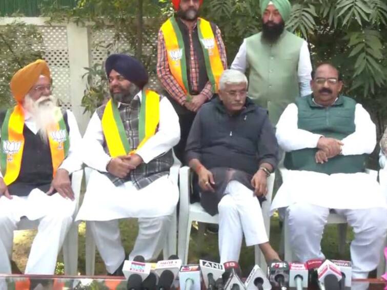 Former SAD MLA Amarpal Singh Bony Ajnala, 2 Others Join BJP Former SAD MLA Amarpal Singh Bony Ajnala, 2 Others Join BJP