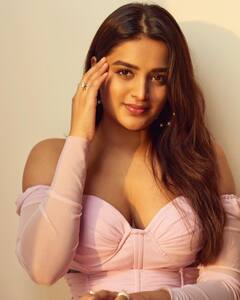 Nidhhi Agerwal : అందాల నిధి - యువత మనసు దోచింది