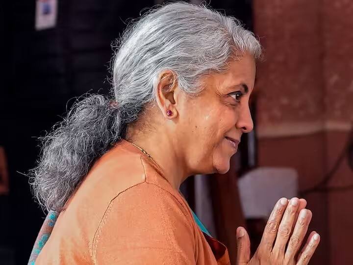 বিভিন্ন শ্রেণির করদাতাদের জন্য মোট ৭ ধরনের আয়কর রিটার্ন ফর্ম রয়েছে। আয়কর বিভাগ ফর্ম নং ১ থেকে ফর্ম নং ৫ প্রকাশ করেছে আয়কর দফতর। এই ফর্মগুলির মাধ্যমে, করদাতারা মূল্যাল্য় বছরের (2023-24) এর জন্য আয়কর রিটার্ন দাখিল করতে পারবেন৷