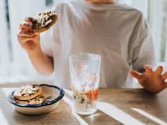 Crunchy Chocolate: घर में बना सकते हैं यह शानदार चॉकलेट रेसिपी, एक बार खाएंगे तो बार-बार खाने का करेगा मन