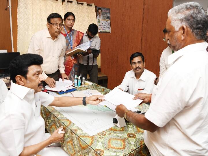 Salem Smart City project works, Chief Minister inspects in person at tahsildar office. CM Inspection:சேலம் ஸ்மார்ட் சிட்டி திட்டப் பணிகள்: வட்டாட்சியர் அலுவலகத்தில் முதலமைச்சர் நேரில் ஆய்வு
