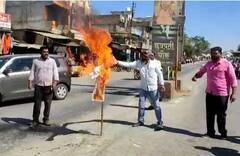 मंत्री गुलाबराव पाटील यांच्या विरोधात स्वाभिमानीचे बुलढाण्यात आंदोलन