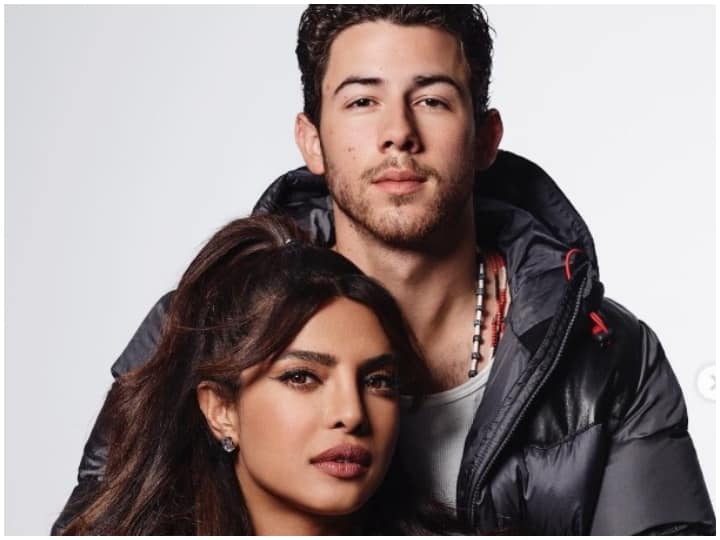 Priyanka Chopra and Nick Jonas celebrate the perfect Valentines evening on the tune of guitarist watch video Watch:  Priyanka और Nick ने हाथो में हाथ थामे परफेक्ट वैलेंटाइन ईवनिंग की सेलिब्रेट, वीडियो में ब्लश करती नजर आईं एक्ट्रेस