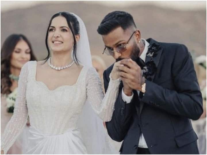 Natasa Stankovic and cricketer Hardik Pandya did white wedding in Udaipur watch BTS Video Hardik-Natasha Wedding: नताशा स्टेनकोविक और हार्दिक पांड्या ने डांस करते हुए की थी ग्रैंड एंट्री, वीडियो वायरल