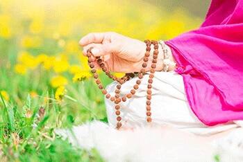 ગાયત્રી મંત્રના જાપ માટે શ્રેષ્ઠ સમય છે. બ્રહ્મમૂહૂર્ત, આ મૂહૂર્તથી શરૂ કરીને સૂર્યોદય સુધી જાપ કરો, શ્રેષ્ઠ પરિણામ મળશે.