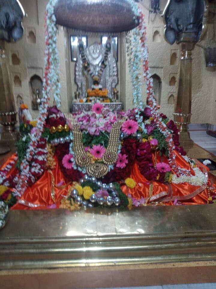 वयाच्या 12 व्या वर्षी विवाह मंडपातून पलायन केलेल्या समर्थांनी नाशिक गाठले आणि 12 वर्षे तपश्चर्या केली.
