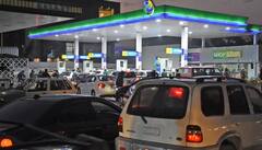 Petrol Diesel Price Hike : उद्यापासून पेट्रोलच्या दरात 32 रुपयांची वाढ? महागाईत होरपळणाऱ्या पाकिस्तानी नागरिकांना धक्का!