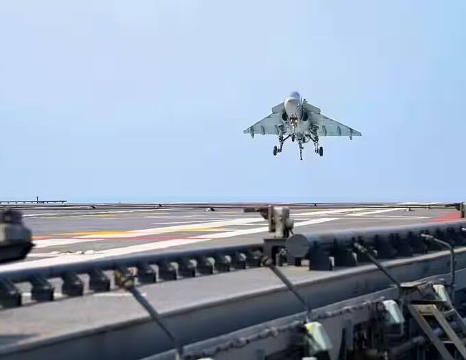 Navy may need 100 locally made deck-based fighters Deck Based Fighters: ઇન્ડિયન નેવીને મળશે 100 સ્વદેશી ડેક બેઝ્ડ ફાઇટર જેટ, જાણો શું છે તેની ખાસિયતો?